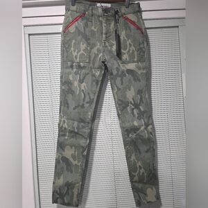 Etienne Marcel Women's Camo Skinny Jeans with Red Zipper New withTags
